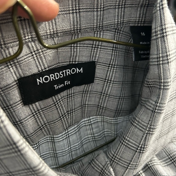 Nordstrom Gray Casual Button Down Shirt with Crisp Fabric - Picture 9 of 15